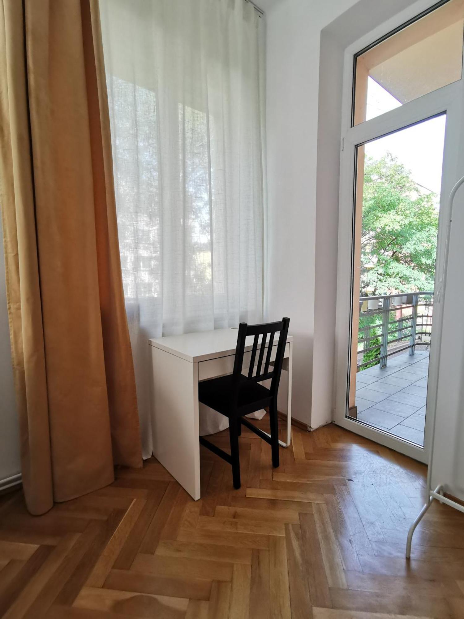 Cozy Spacious Apartment With Balcony Krakkó Kültér fotó